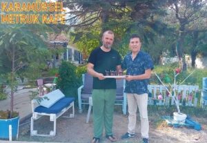 Mavinin Yeşille Buluştuğu Yer Karamürsel, Lezzetle Huzurun Birleştiği Yer Metruk Kafe…