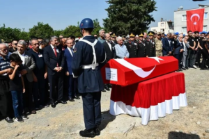 Uyuşturucu operasyonunda şehit olan Bozkurt, son yolculuğuna uğurlandı…