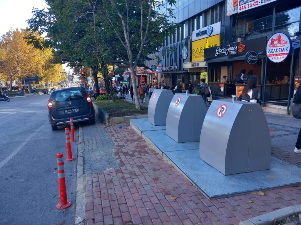 BEŞİKTAŞ’TA ÇÖP KONTEYNERLERİ YER ALTINA ALINIYOR DEMİŞTİK..!