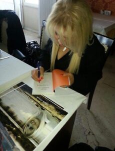 Arkadaşlar ben eleştiriye açık birisiyim fakat eleştiri bile seviyeli olmalı… Ben aklıma geleni yazarım yazdığım gibi…