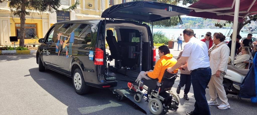 BEŞİKTAŞ BELEDİYESİ İLERİ YAŞTAKİ KOMŞULARINI YALNIZ BIRAKMIYOR