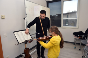 BEŞİKTAŞ BELEDİYESİ ÖĞRENCİNİN YANINDA