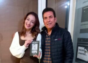 “Ertan Yılmaz’dan Okurlarına Özel Anı: Beşiktaş’ta Bir Hayranla Buluşma.”