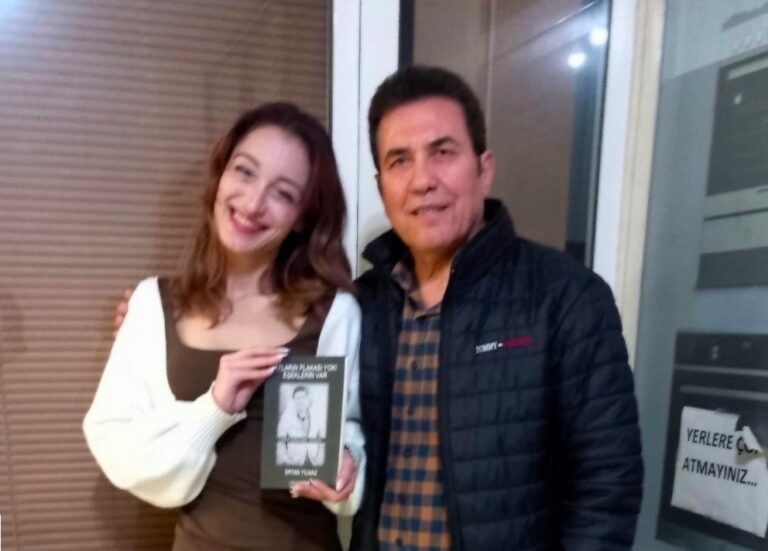 “Ertan Yılmaz’dan Okurlarına Özel Anı: Beşiktaş’ta Bir Hayranla Buluşma.”