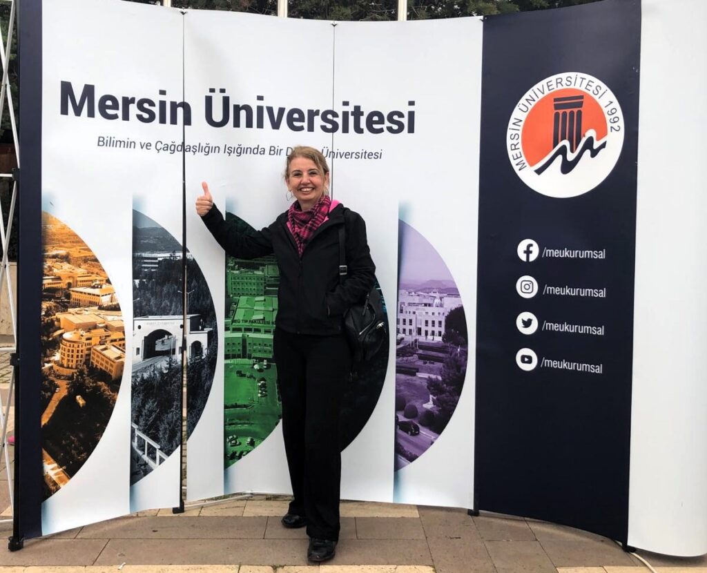 Ceyhanlı Zeynep İnan: Bakhele Siz Bayram Kartpostalları Bilir misiniz?