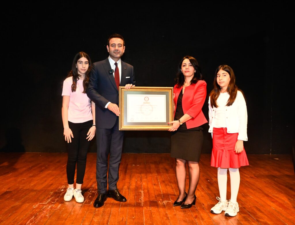 BEŞİKTAŞ BELEDİYE BAŞKANI RIZA AKPOLAT MAZBATASINI ALDI