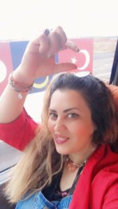 Önümde gri bir yol var. Umut kadar beyaz değil, umutsuzluk kadar da siyah değil…