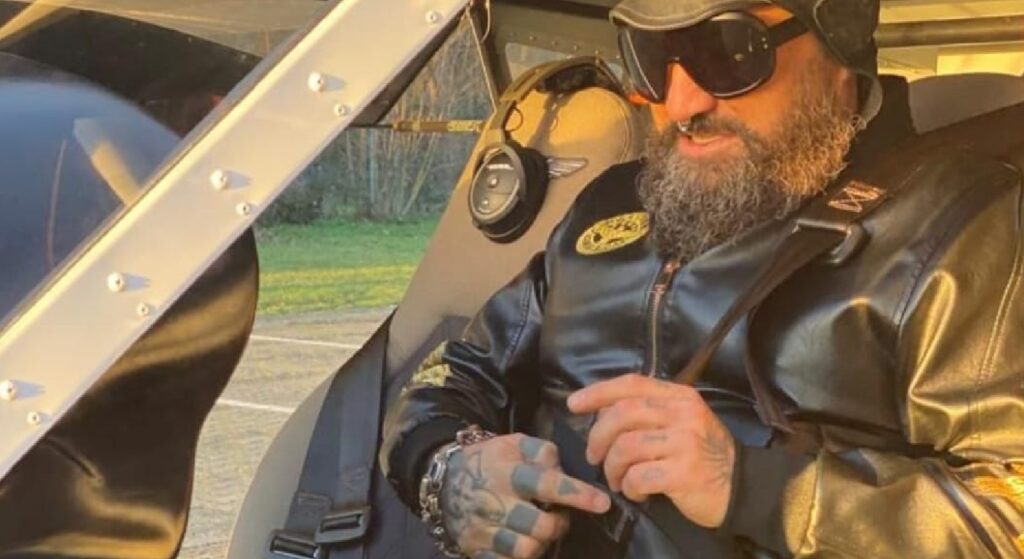 ÜNLÜ SANATÇI URIEL SALNAITIS TRAFİK KAZASI GEÇİRDİ!