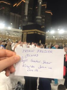 Ertan Yılmaz sevgili gazeteci/yazar, Kabe’den selam ve dua ile demiş… Aleykümselâm, Teşekkür ederim. Güzel insan, Allah kalbine, gönlüne göre versin, mutluluk her zaman seninle birlikte olsun…