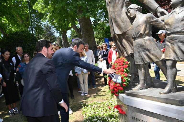 RIZA AKPOLAT: TÜRKAN SAYLAN’IN EVİNİ MÜZE HALİNE GETİRECEĞİZ TÜRKAN SAYLAN BEŞİKTAŞ’TA ADININ VERİLDİĞİ PARKTA ANILDI