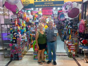 YAZAR SERAP OKCU’DAN İMZALI KİTAP