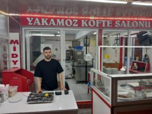 Şarköy’de 7/24 Yakamoz Köfte Salonu: Midye Tava…