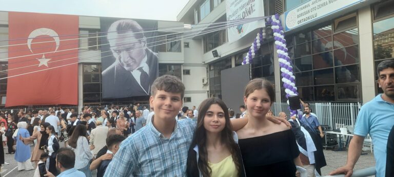 Türkiye’nin Aydınlık Geleceği Borusan Ortaokulu, Bu Yıl da Mezunlarını Gururla Uğurladı…