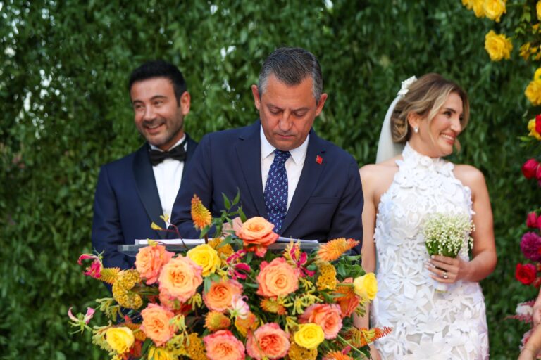 İmamoğlu nikah kıydı, Özel şahitlik etti: Rıza Akpolat ile Yeşim Yankılıç’ın evlendi…