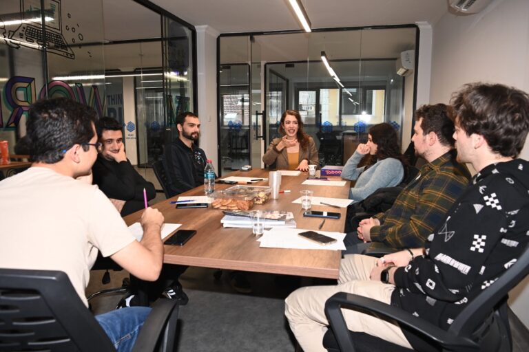 BEŞİKTAŞ BELEDİYESİ GENÇLERİN PROJELERİNİ DESTEKLEYECEK:PROJE NOKTASI HAYATA GEÇİYOR