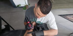 Ömer Tekik’in Sanatıyla Beşiktaş Şair Nedim Caddesi’nde Dövme Sanatının Derin İzleri…