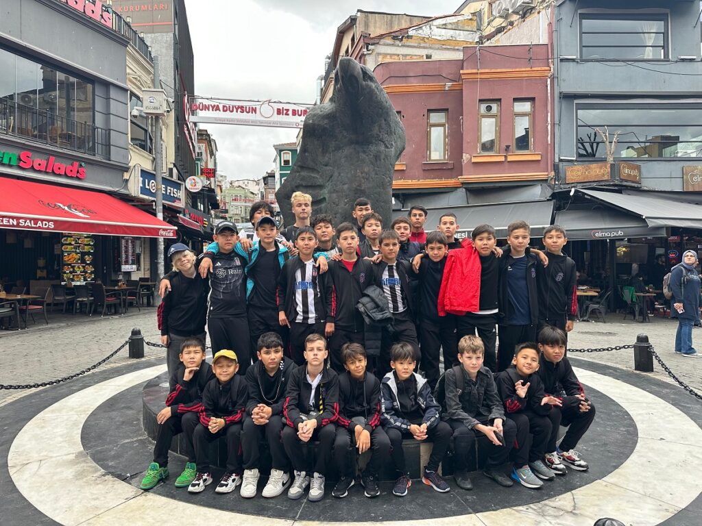 Kazakistanlı Minik Yetenekler Beşiktaş Futbol Okulu’nda Yetişiyor…