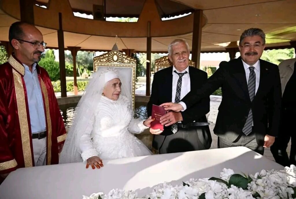 Gelin 79, damat 77 yaşında!..