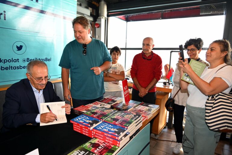 GAZETECİ VE YAZAR SAYGI ÖZTÜRK BEŞİKTAŞ BELTAŞ KİTAP KAFE’DE OKURLARIYLA BİR ARAYA GELDİ…