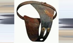 Orta Çağ’da Şövalyelerin Savaşa Girmeden Önce Eşlerine Bekaret Kemeri Takarlarmış…