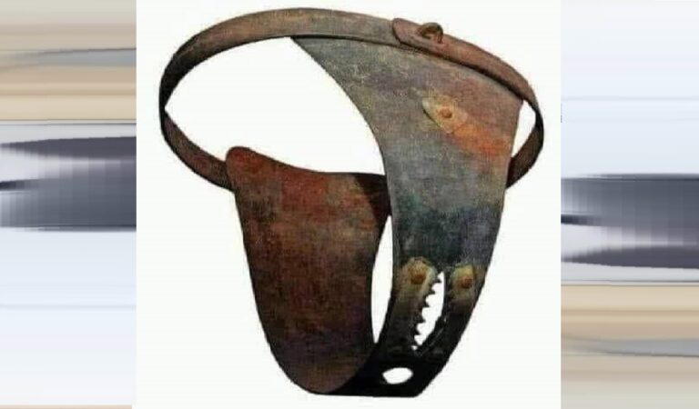 Orta Çağ’da Şövalyelerin Savaşa Girmeden Önce Eşlerine Bekaret Kemeri Takarlarmış…