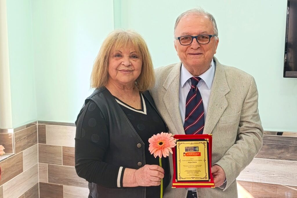 Başkan Nejat Ören’in Beşiktaş’a Damak Tadı Katkılarından Dolayı Onur Plaketi…