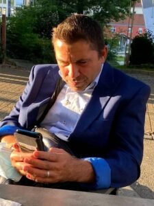 GAZETECİ MURAT TOPCU; ULUSLARARASI İLİSKİLER VE SİYASET BİLİMİNDE MASTERINI BİTİRDİ…