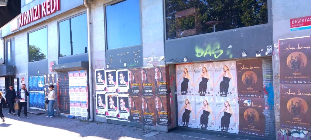 Yenilikler Gelirken Kültürümüz Kaybolmasın; Beşiktaş Çarşı’da Dijitalleşmenin Gölgesinde Bir Kültür Durağı Daha Sessizce Kapandı…