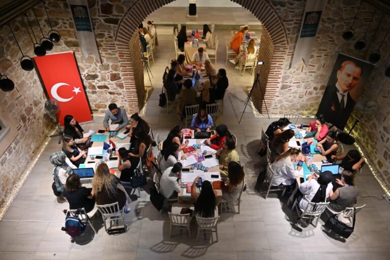 KIZ ÇOCUKLARI İÇİN POLİTİKA VE TASARIM ÇALIŞTAYI BEŞİKTAŞ’TAGERÇEKLEŞTİRİLDİ