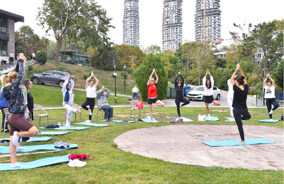 AVRUPA HAREKETLİLİK HAFTASI BEŞİKTAŞ’TA YOGAETKİNLİĞİYLE KUTLANDI