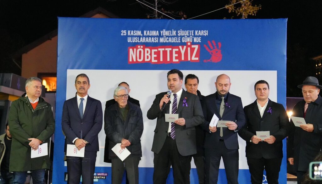 BEŞİKTAŞ’TA KADINA YÖNELİK ŞİDDETLE MÜCADELEİÇİN “NÖBETTEYİZ” EYLEMİ DÜZENLENDİ