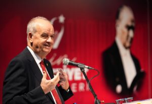 BEŞİKTAŞ’TA CUMHURİYET SÖYLEŞİLERİ’NİN KONUĞU İLKER BAŞBUĞ OLDU