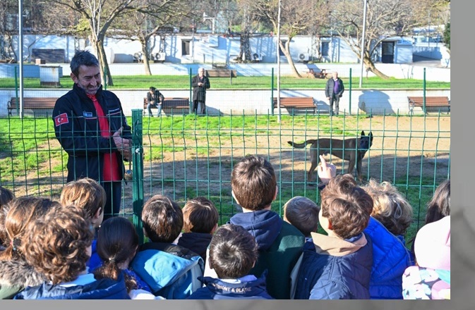 BEŞİKTAŞ BELEDİYESİ MİNİK ÖĞRENCİLERE AFET BİLİNCİ EĞİTİMİVERDİ