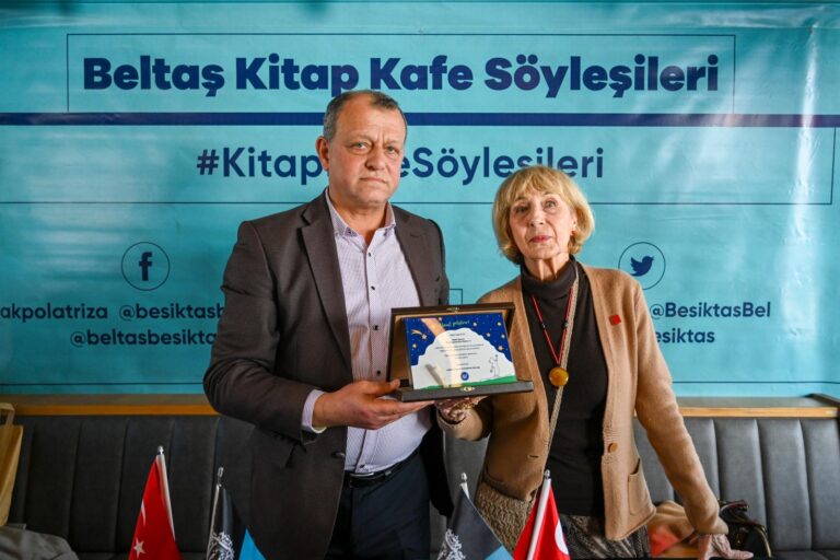 AYŞE KULİN BELTAŞ KİTAP KAFE’DE OKURLARIYLA BULUŞTU