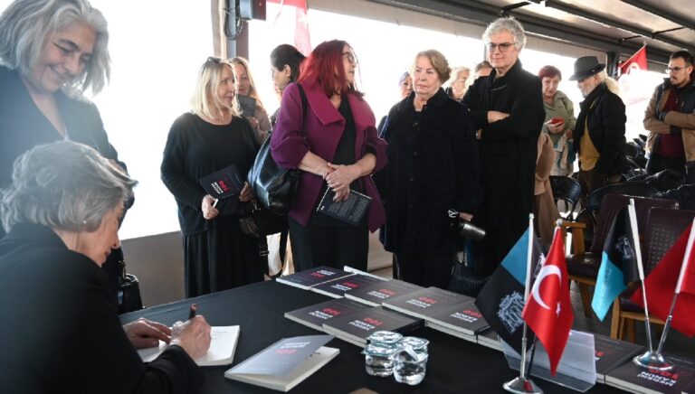 Nazan Moroğlu Beşiktaş’ta Kadın Haklarını Anlattı…