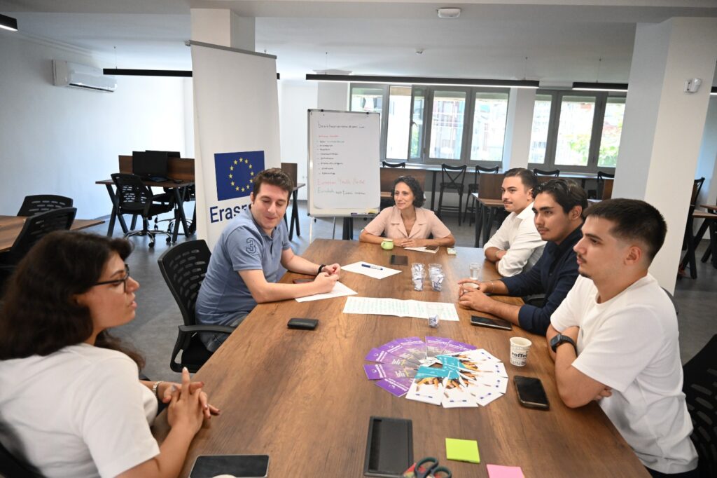 BEŞİKTAŞ’TA GENÇLER FİKİRLERİNİ PROJEYE DÖNÜŞTÜRDÜ