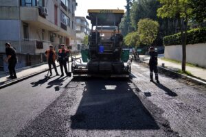 BEŞİKTAŞ’TA ULAŞIM KONFORU İÇİN ASFALT SEFERBERLİĞİ